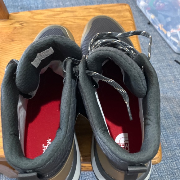 Men’s size 12 north face boots - Picture 4 of 5